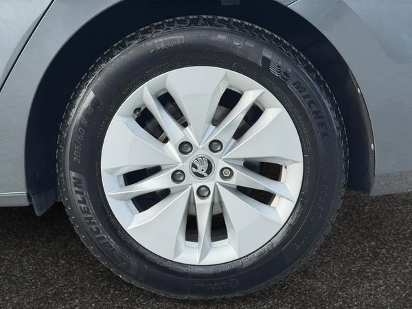 SKODA Octavia Combi (2024) — foto 16 van 20