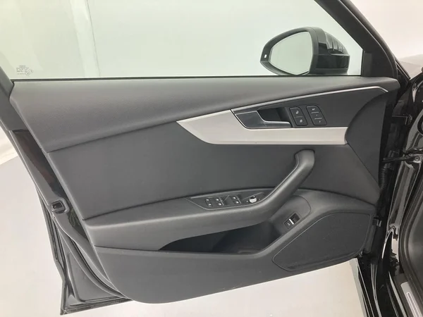 AUDI A4 Avant (2023) — foto 13 van 36