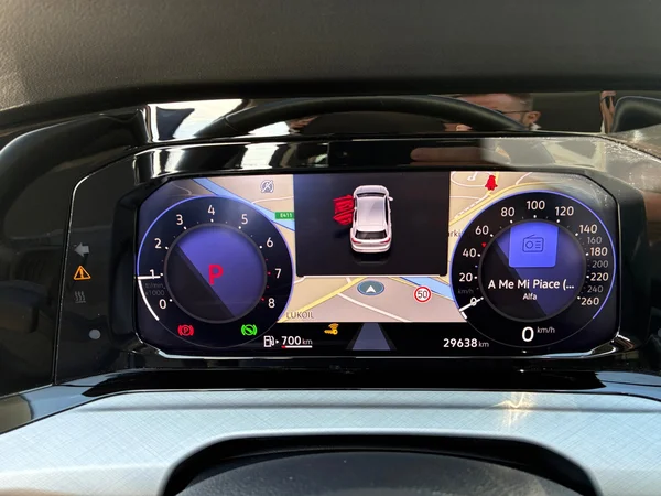 VOLKSWAGEN Golf VIII (2024) — foto 2 van 22