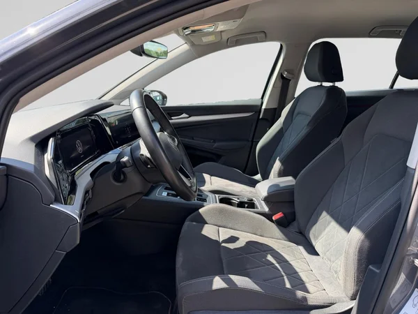 VOLKSWAGEN Golf VIII SW (2024) — foto 3 van 20