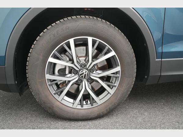 VOLKSWAGEN Tiguan eHybrid (PHEV) (2024) — foto 9 van 30