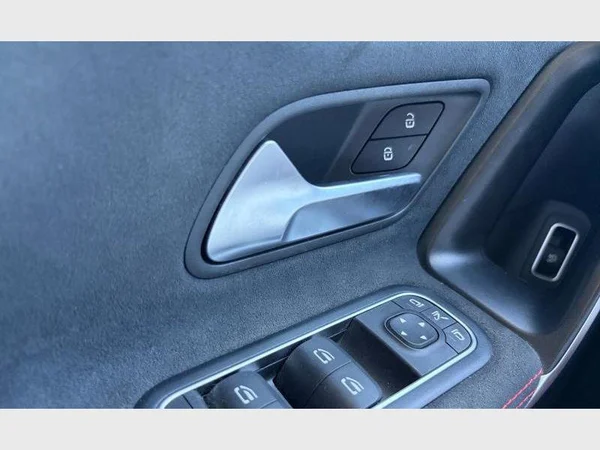 Mercedes-Benz CLA 180 (2021) — foto 5 van 25