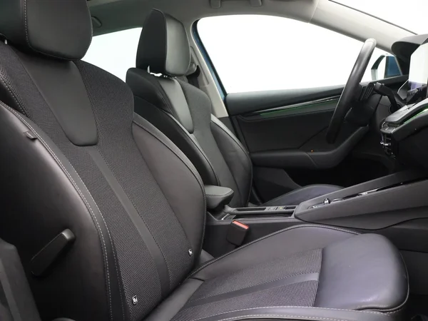 SKODA Octavia Combi PHEV (2021) — foto 27 van 32
