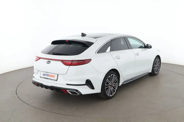 Kia pro_cee'd (2019) — foto 12 van 16