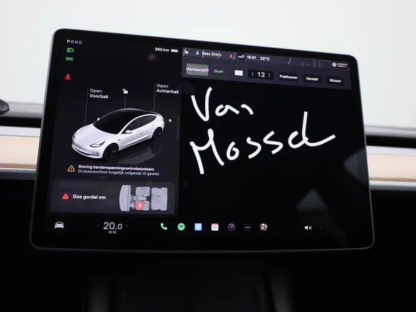 Tesla Model 3 (2023) — foto 22 van 44