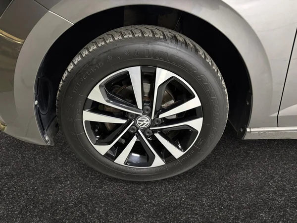 VOLKSWAGEN Polo (2020) — foto 12 van 15
