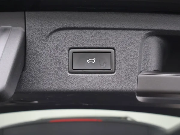 VOLKSWAGEN Touran (2021) — foto 20 van 28