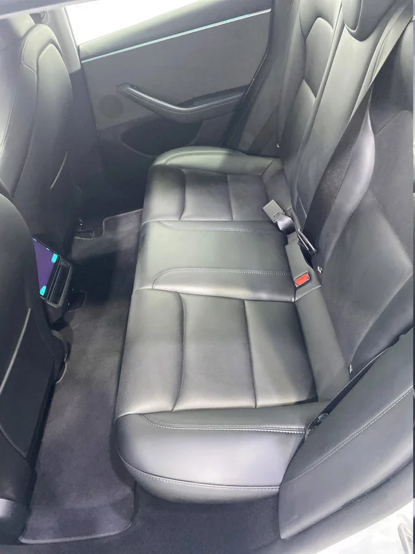 Tesla Model 3 (2023) — foto 40 van 49