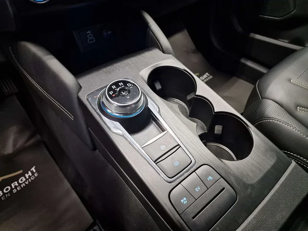 Ford Kuga (2023) — foto 2 van 18