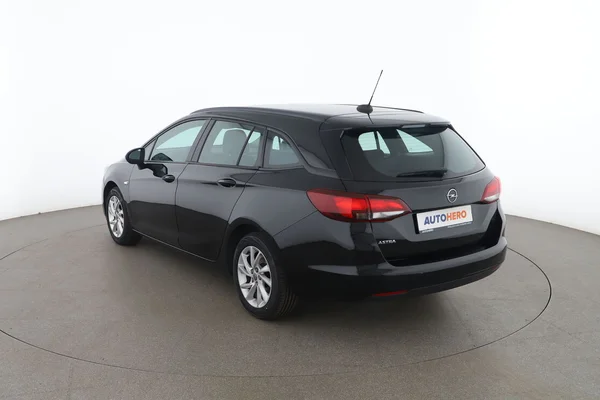 Opel Astra (2020) — foto 10 van 16