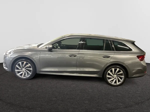 SKODA Octavia Combi (2024) — foto 12 van 24