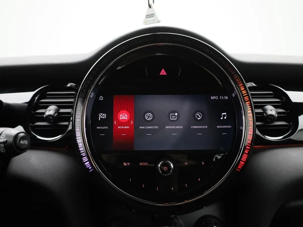 MINI One (2022) — foto 19 van 39