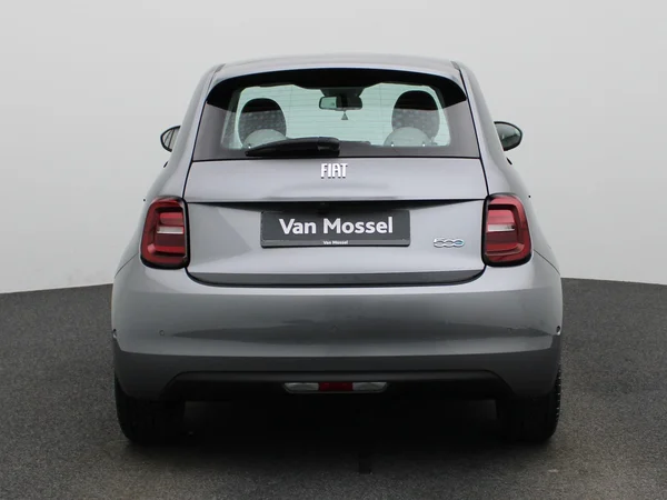 Fiat 500e (2023) — foto 41 van 44