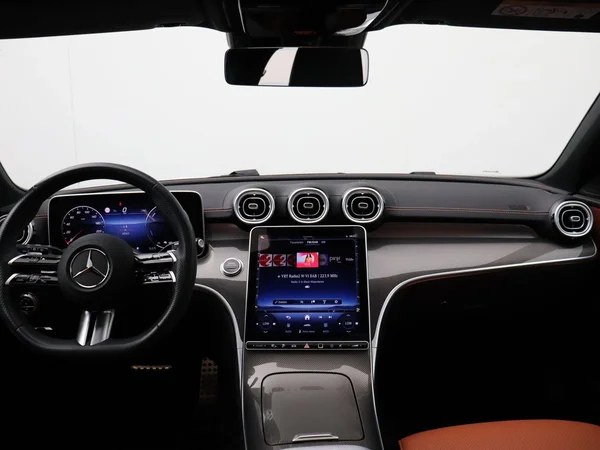 Mercedes-Benz C-Klasse (2025) — foto 21 van 36