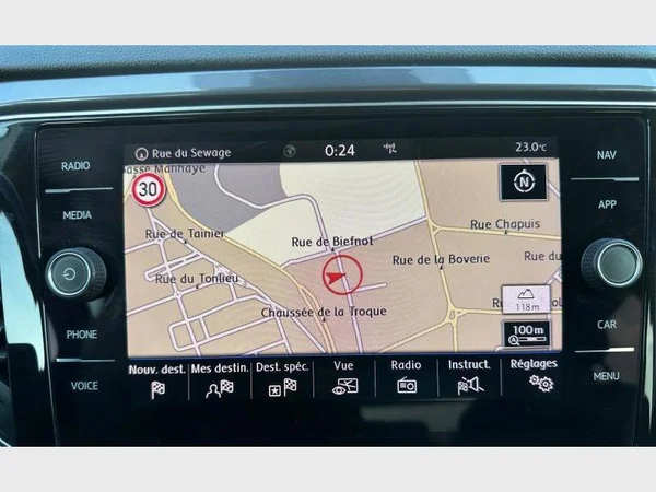 Volkswagen T-Roc (2019) — foto 8 van 26