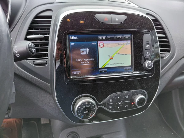 Renault Captur (2020) — foto 8 van 10