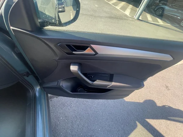 VOLKSWAGEN T-Roc (2022) — foto 8 van 19