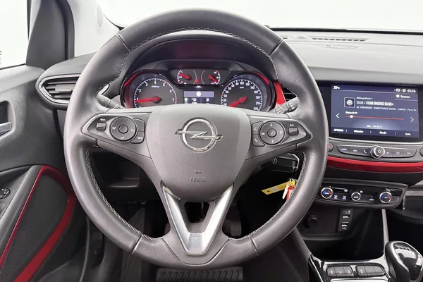 Opel Crossland (2022) — foto 9 van 27