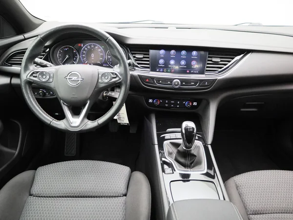 Opel Insignia (2022) — foto 37 van 37