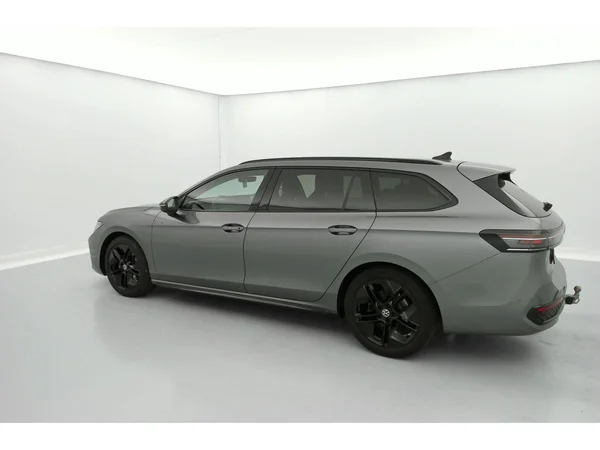 VOLKSWAGEN Passat SW (2024) — foto 34 van 36