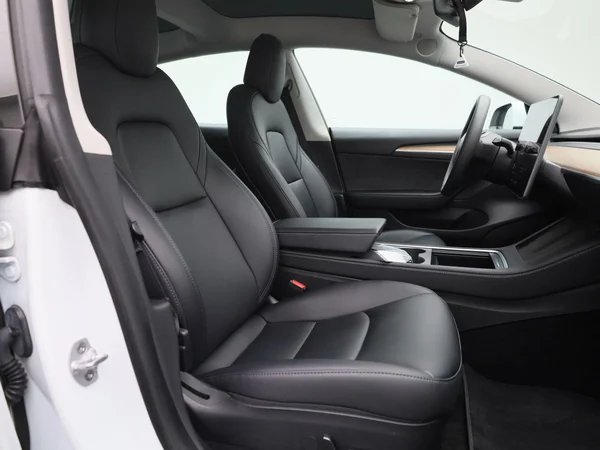 Tesla Model 3 (2023) — foto 28 van 40
