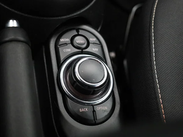 MINI One (2022) — foto 13 van 37