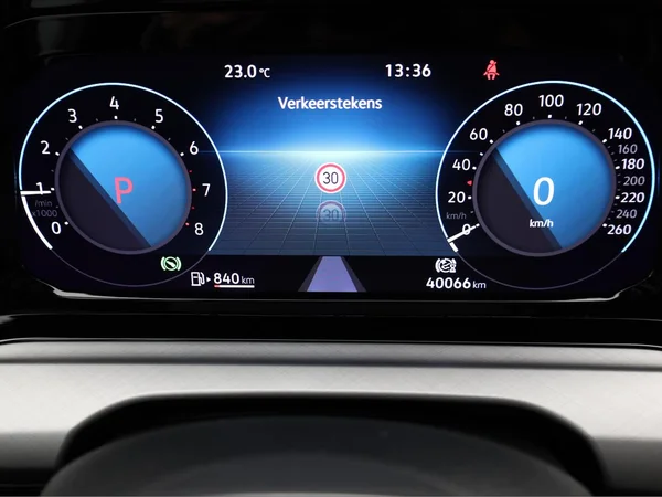 VOLKSWAGEN Golf VIII SW (2024) — foto 4 van 21
