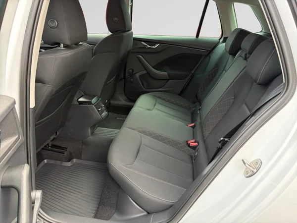 SKODA Kamiq (2022) — foto 9 van 11