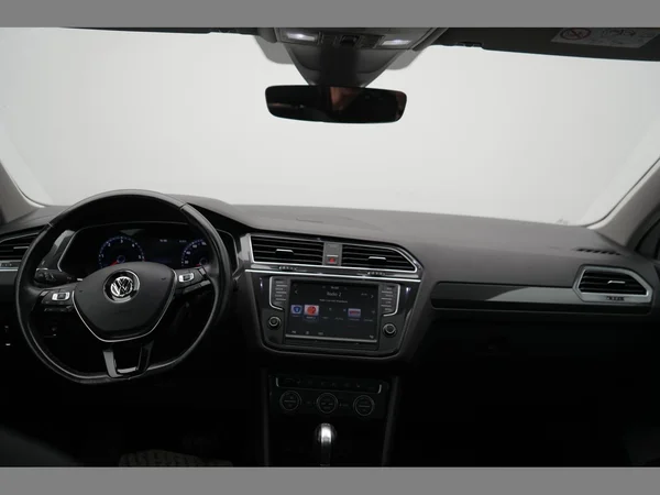 VOLKSWAGEN Tiguan (2016) — foto 6 van 30