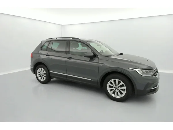 VOLKSWAGEN Tiguan (2022) — foto 32 van 36