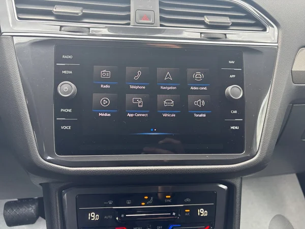 VOLKSWAGEN Tiguan Allspace (2023) — foto 3 van 17