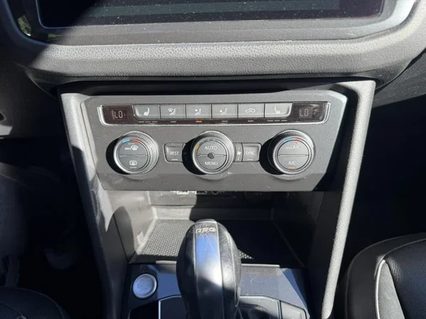 VOLKSWAGEN Tiguan Dsl (2019) — foto 16 van 26