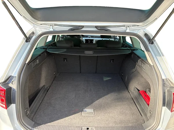 VOLKSWAGEN Passat Variant Dsl (2022) — foto 14 van 24