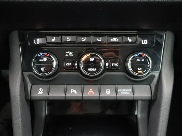 Škoda Karoq (2022) — foto 16 van 28