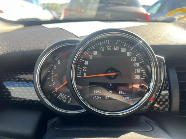 MINI Mini 5 Doors (F55) (2018) — foto 11 van 27