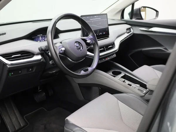 Škoda Enyaq iV (2023) — foto 10 van 37