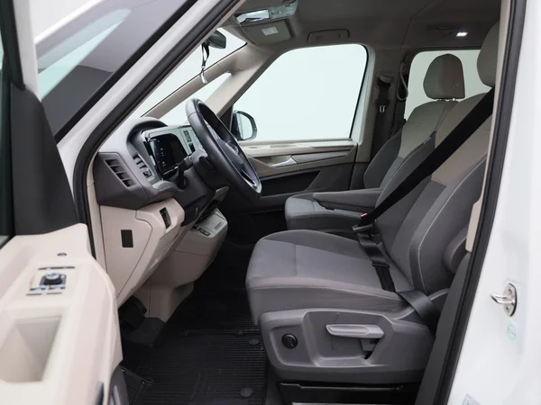 Volkswagen Multivan (2024) — foto 2 van 43