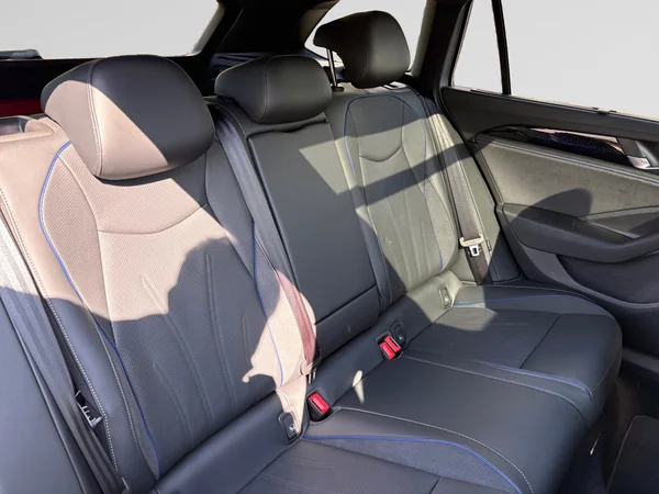 VOLKSWAGEN Passat Variant eHybrid (PHEV) (2025) — foto 5 van 16
