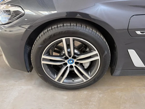 BMW 530 (2022) — foto 3 van 30