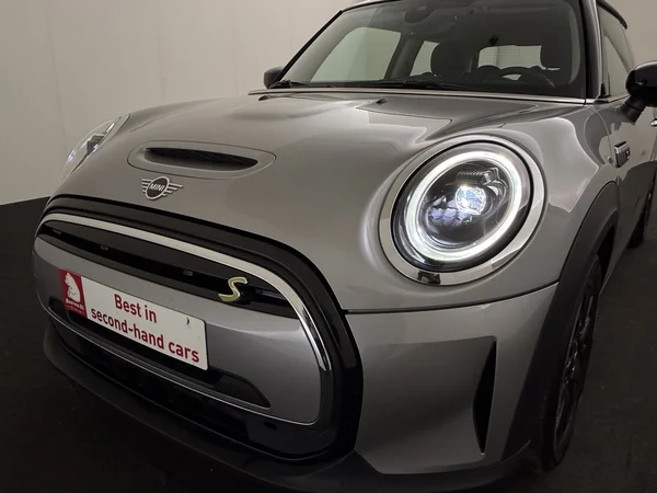 MINI Cooper SE (2023) — foto 25 van 31