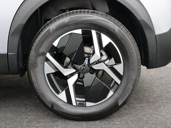 PEUGEOT 2008 (2025) — foto 7 van 27