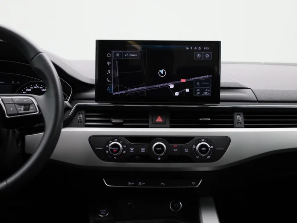 Audi A4 (2023) — foto 3 van 42