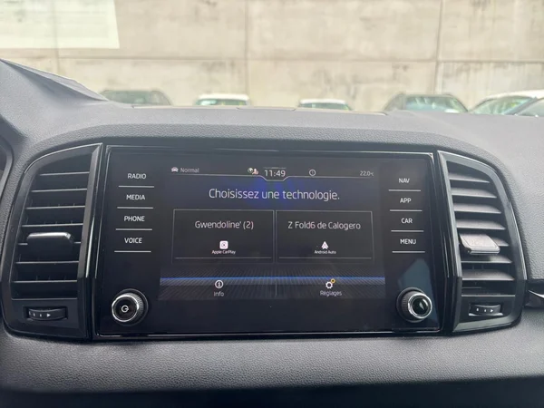 SKODA Karoq (2023) — foto 7 van 21