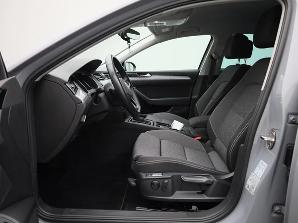 Volkswagen Passat (2024) — foto 3 van 42