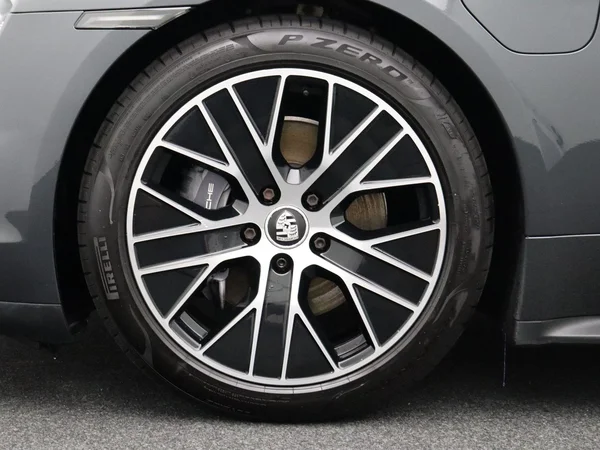 Porsche Taycan (2022) — foto 36 van 38