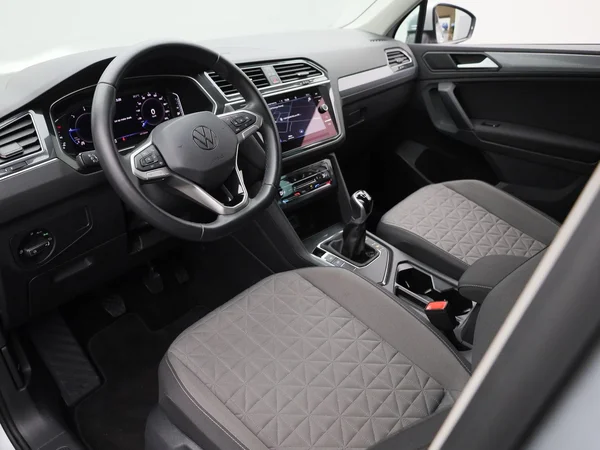 Volkswagen Tiguan (2023) — foto 14 van 43