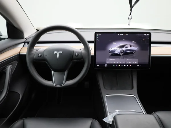Tesla Model 3 (2022) — foto 45 van 47