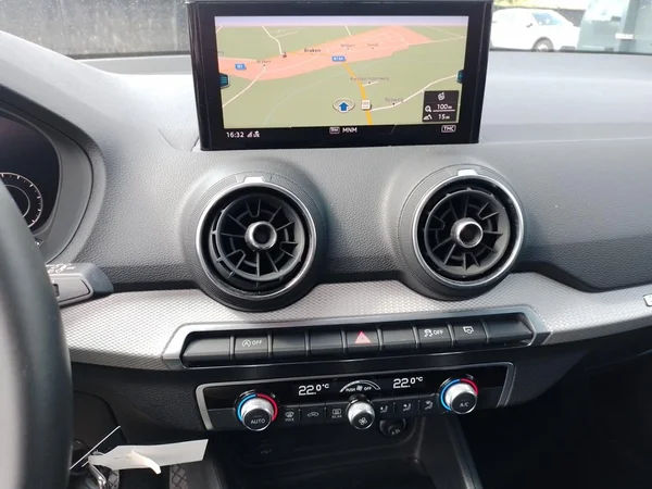 AUDI Q2 (2022) — foto 8 van 19