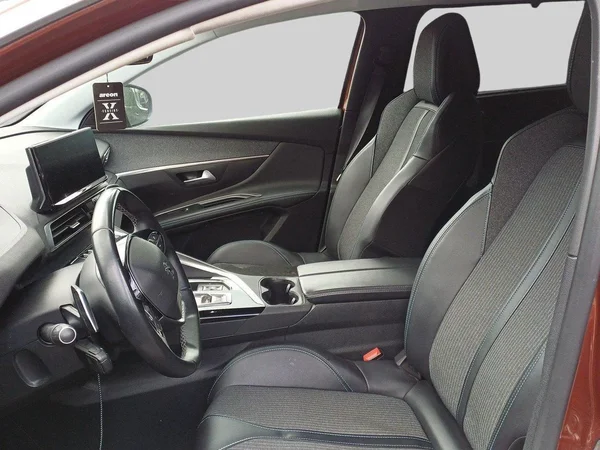 Peugeot 5008 (2021) — foto 11 van 13