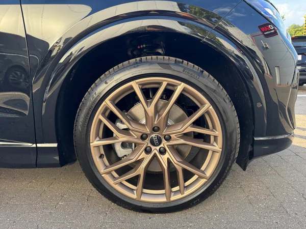 AUDI Q4 Sportback e-tron (2025) — foto 19 van 24